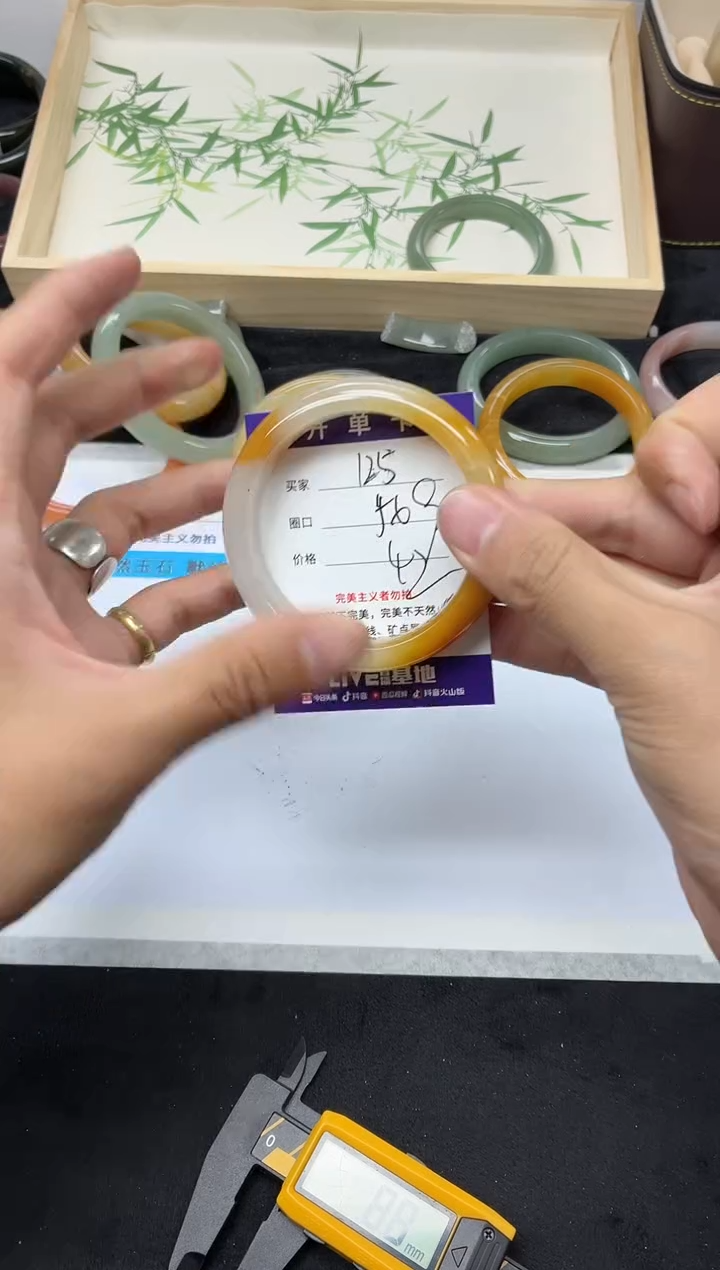 未镶嵌手镯石英质玉125