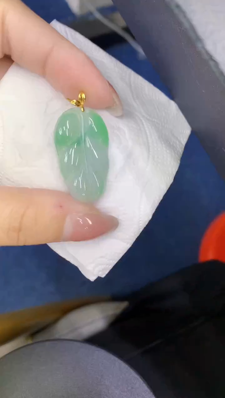 颈饰18K金镶嵌翡翠缅甸天然翡翠A货