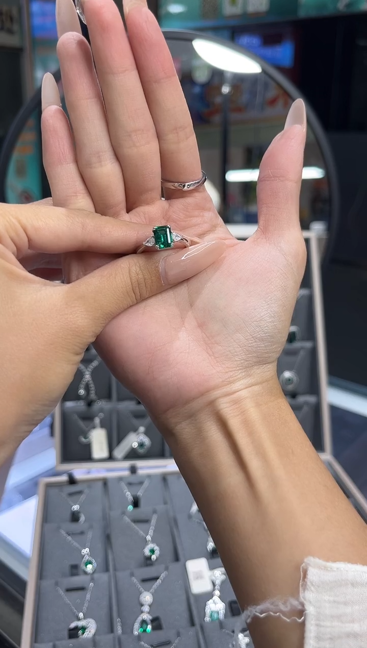 银S925镀金镶嵌合成钻石三石款