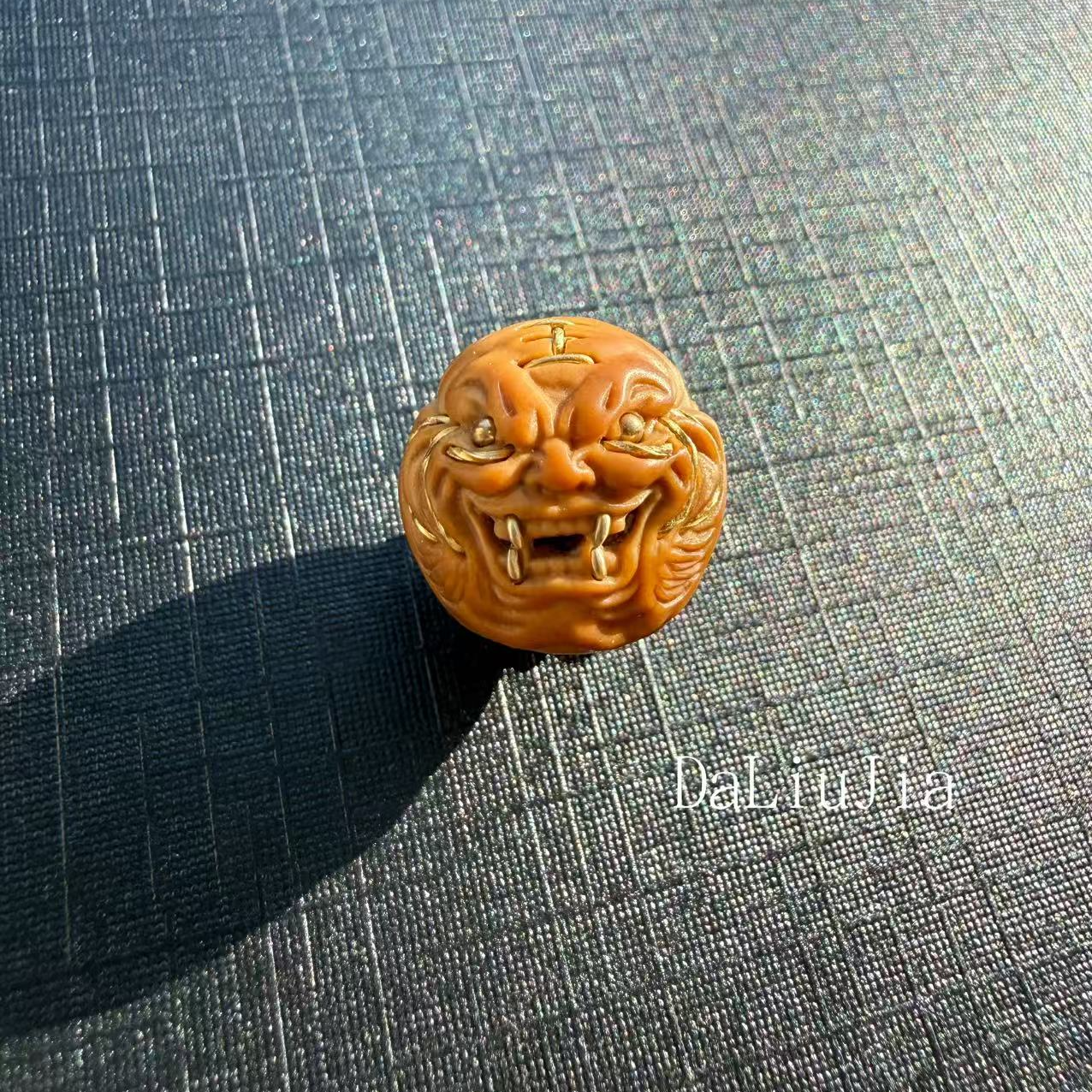 猴头核桃单颗雕刻镶嵌虎僧