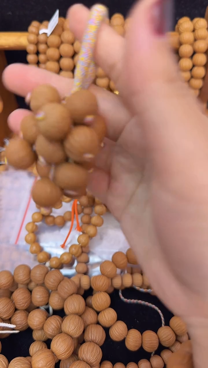 手串猴头核桃为**争闪购葡萄串