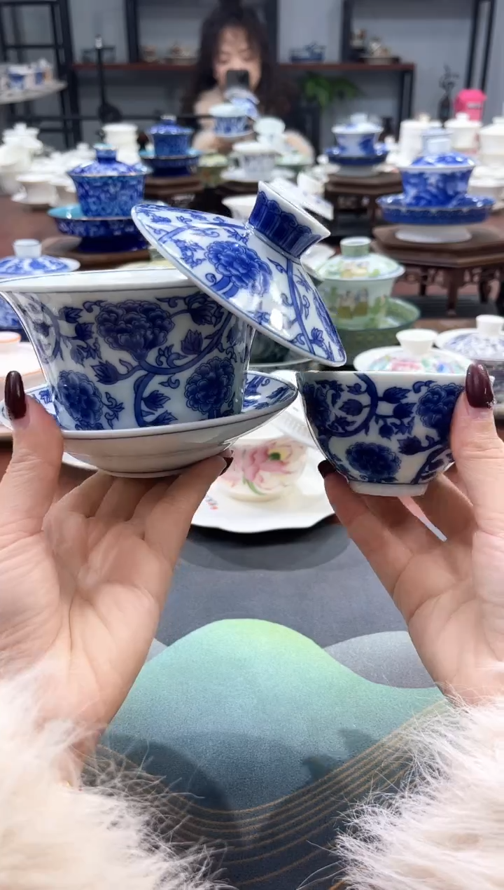 【闪购商品】320釉下彩青花缠枝莲盖碗+1杯