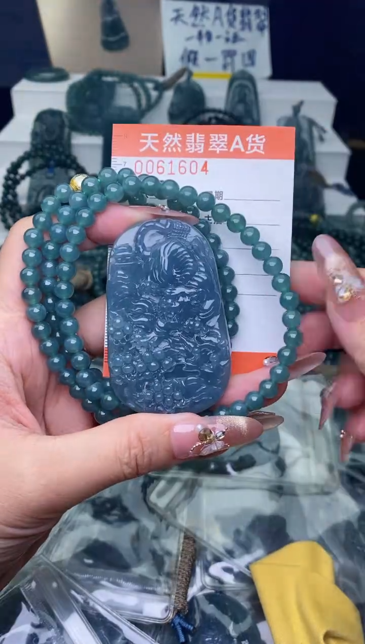 翡翠未镶嵌颈饰