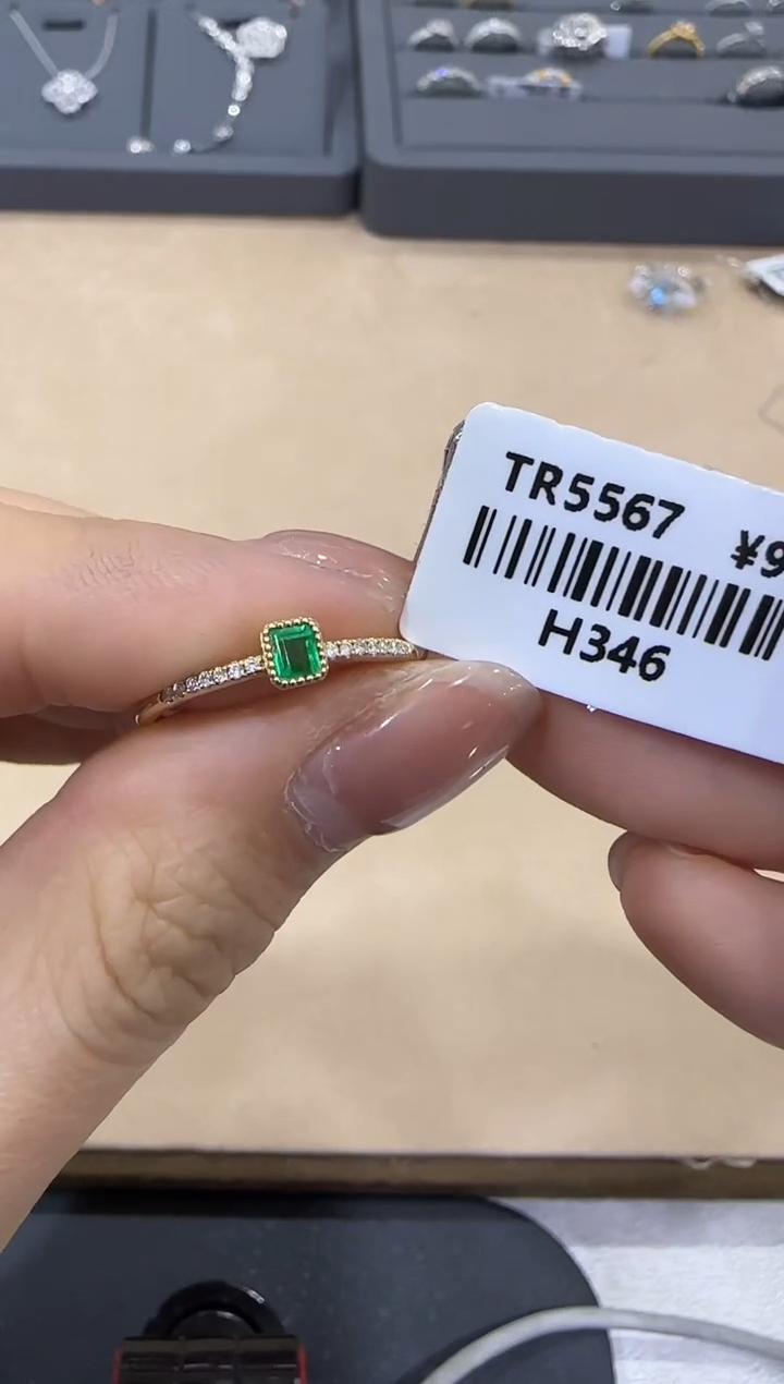 【闪购商品】祖母绿/18K金镶嵌方糖戒指
