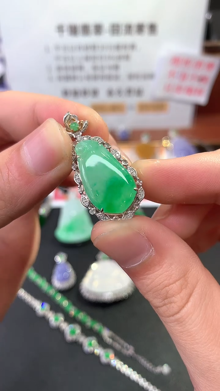 【闪购商品】翡翠吊坠(不含链)18K金镶嵌福瓜回流不退不换|7500+0