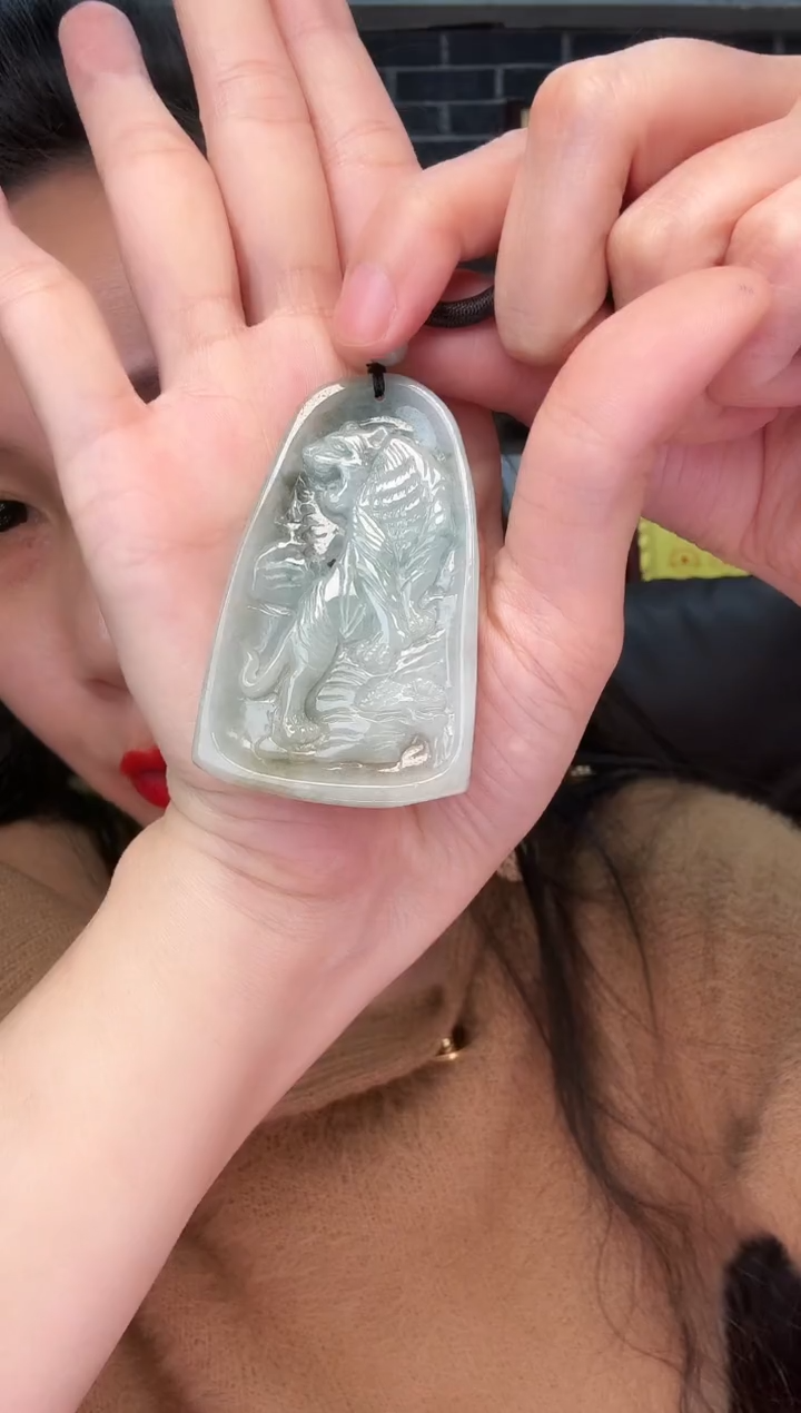 颈饰未镶嵌翡翠牌子