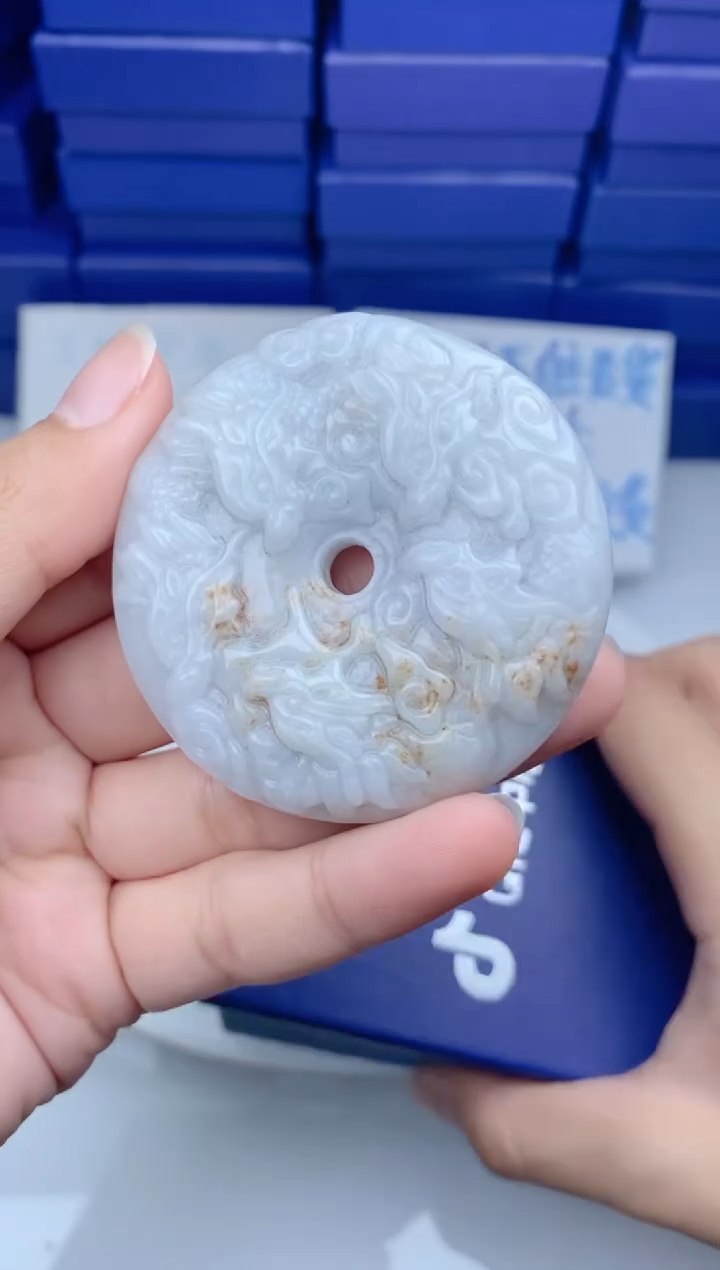 颈饰未镶嵌翡翠 