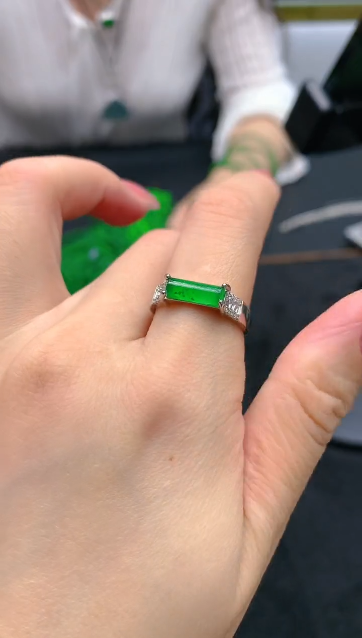 翡翠未镶嵌颈饰天然A货翡翠