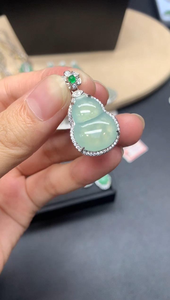 【闪购商品】翡翠吊坠(不含链)银S925镶嵌葫芦【多样性发其一】