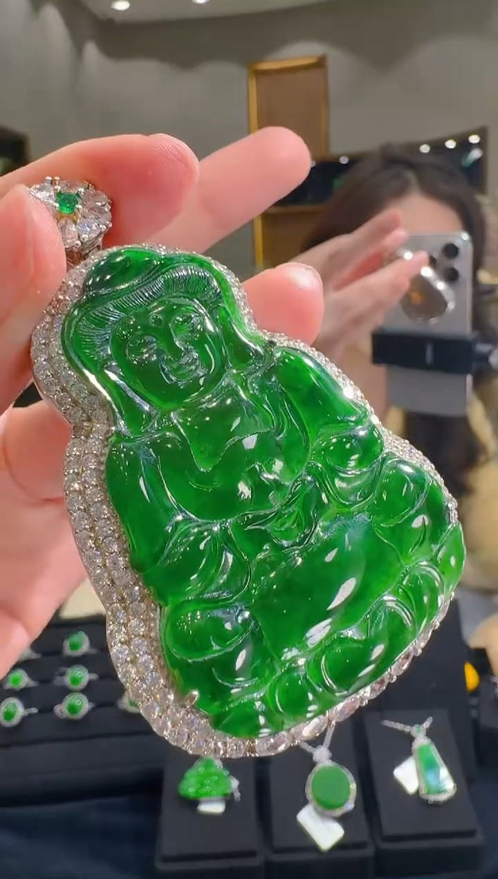 【闪购商品】翡翠吊坠(赠链)银S925镶嵌天然翡翠A货多样性发一件