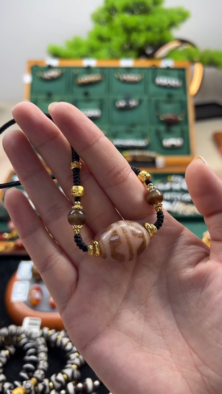 玛瑙/玉髓（覆膜）颈饰合金8.（微瑕）