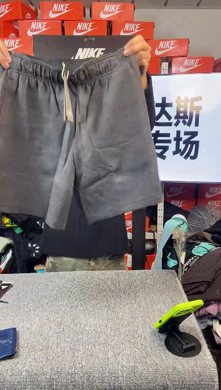 200编码 阿迪达斯 全新无暇 尺码170 直播间过款为准