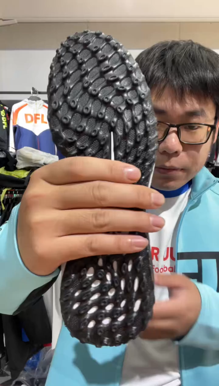馮**雨蓝色碎钉TF 43 价格399