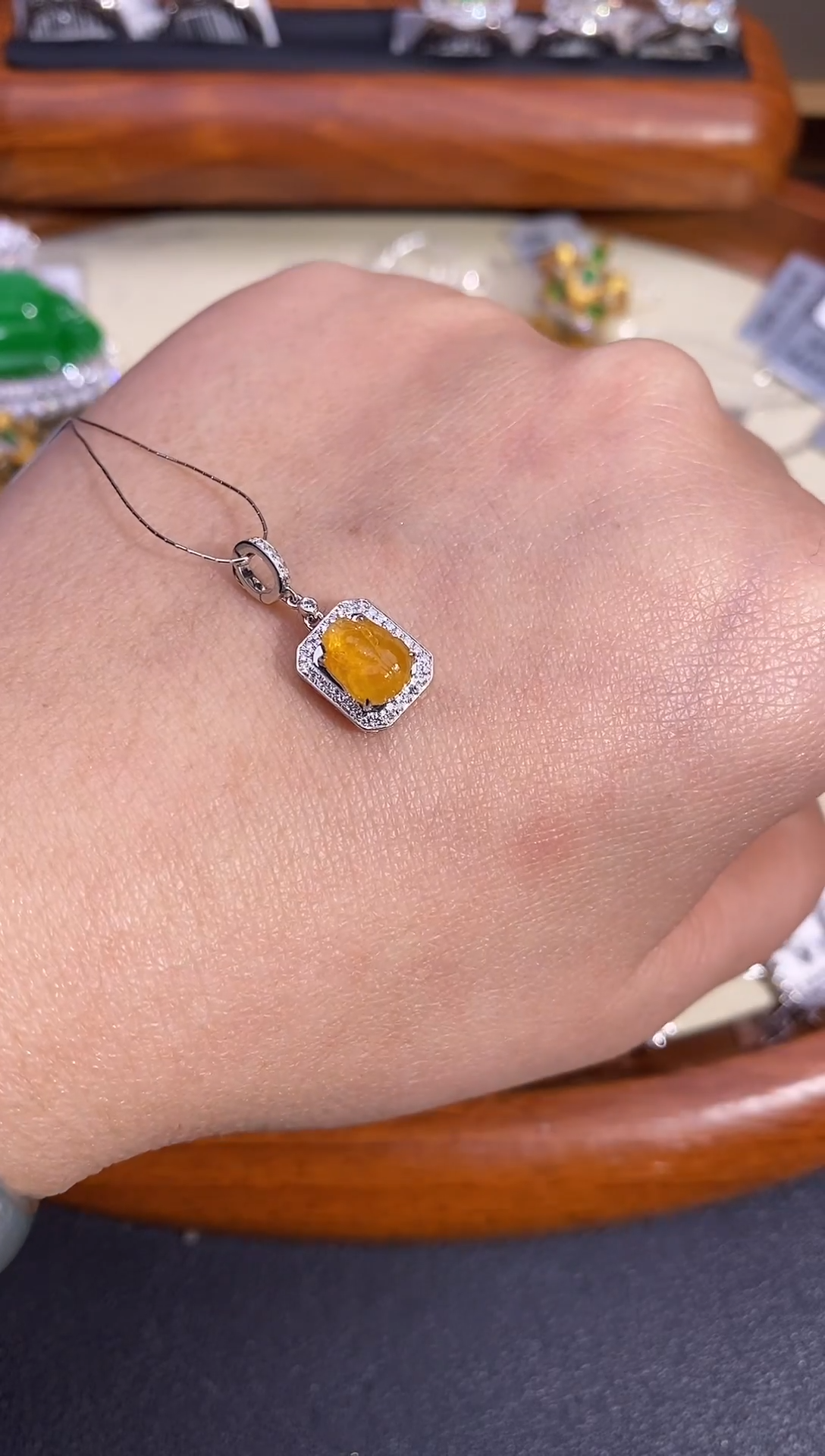 【闪购商品】翡翠吊坠(不含链)18K金镶嵌万能扣吊坠