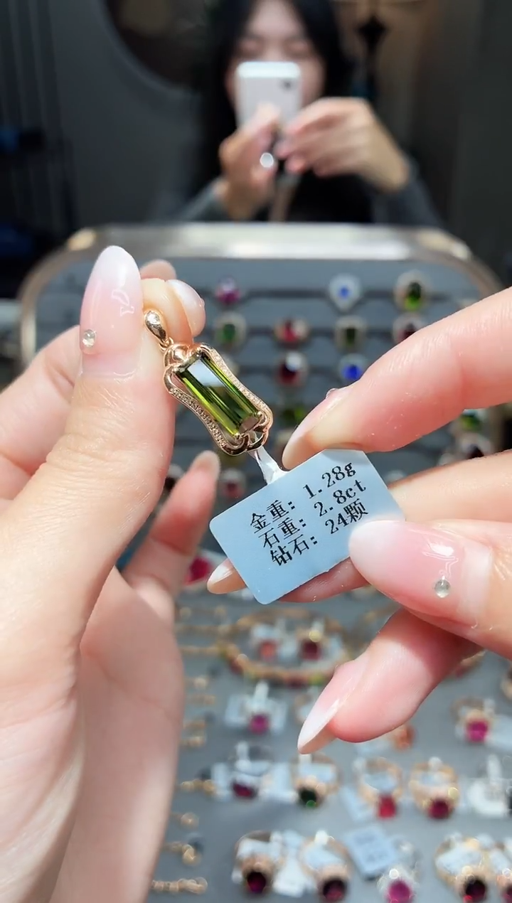 颈饰18K金镶嵌碧玺2.8ct