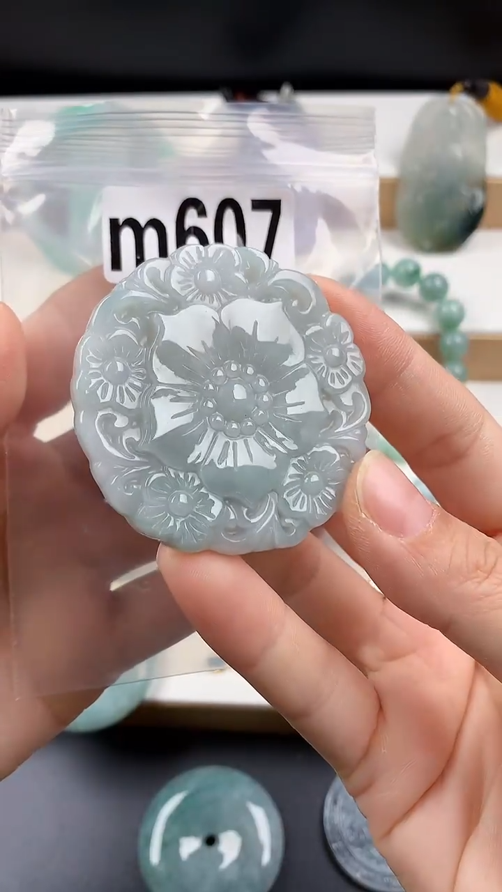 颈饰未镶嵌翡翠天然翡翠吊坠挂件