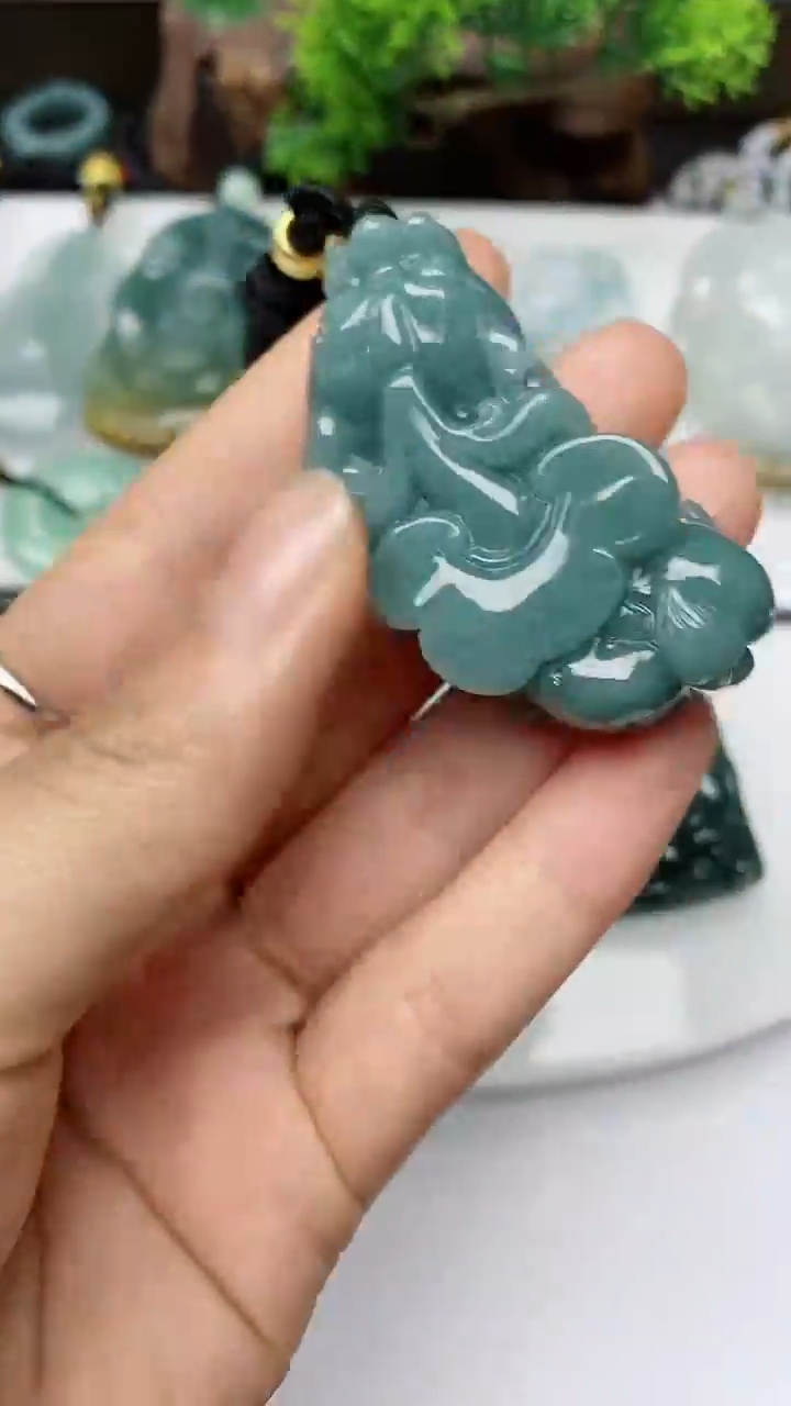 【闪购商品】翡翠颈饰未镶嵌         