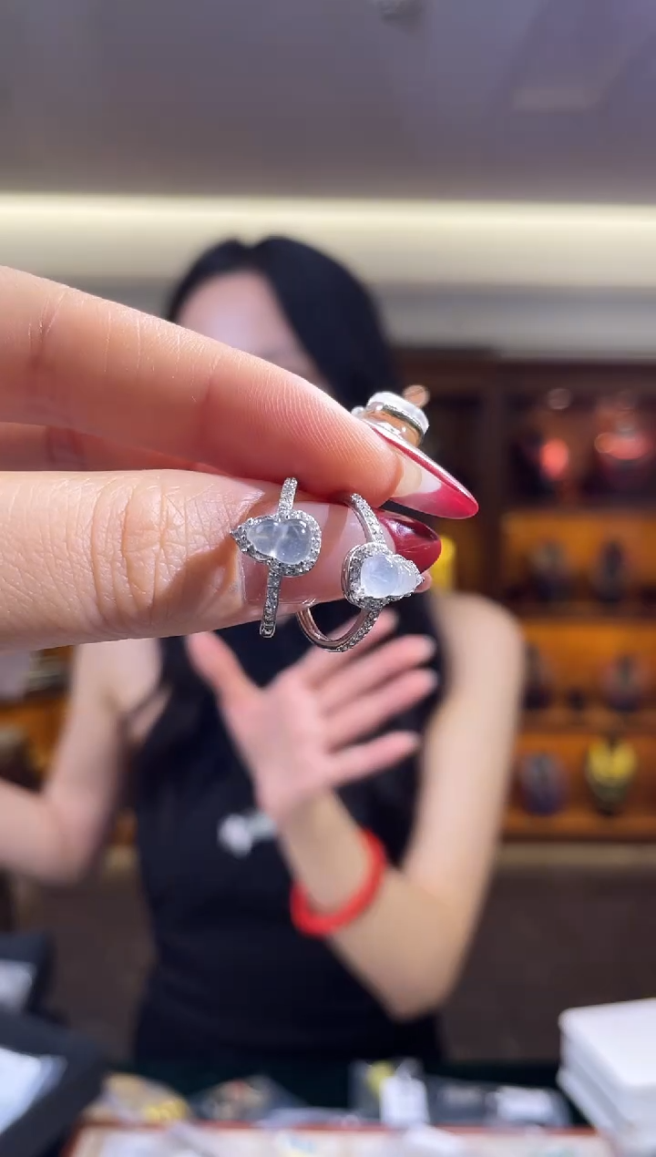 未镶嵌石英质玉戒指（多样性发一件）