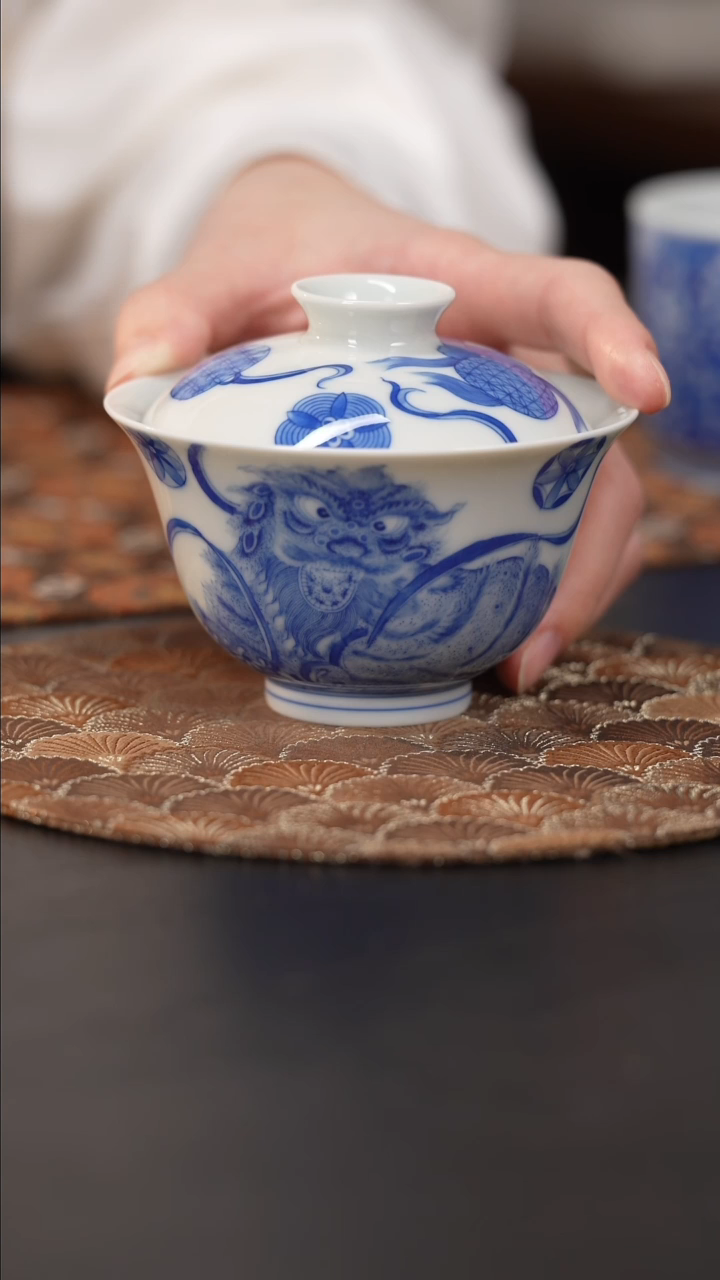 【闪购商品】杯看山柴窑青花狮子盖碗