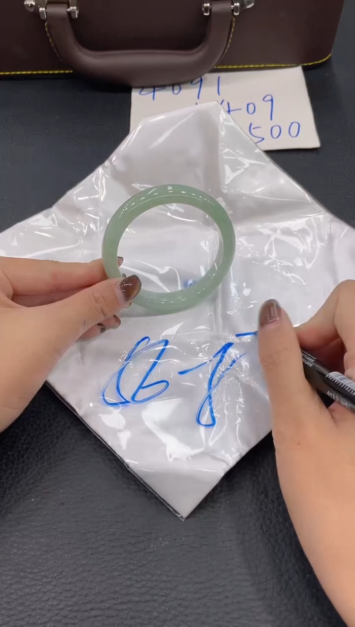 【闪购商品】翡翠手镯未镶嵌手镯