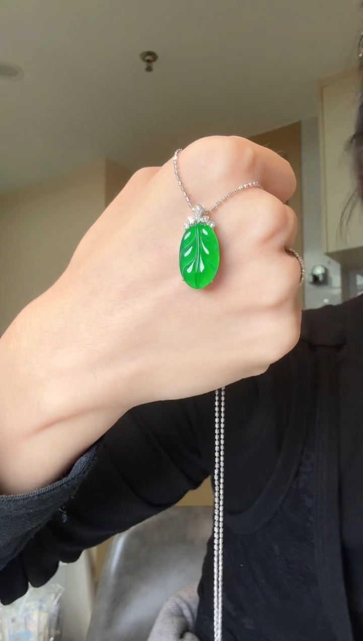 【闪购商品】翡翠吊坠(不含链)18K金镶嵌天然翡翠吊坠