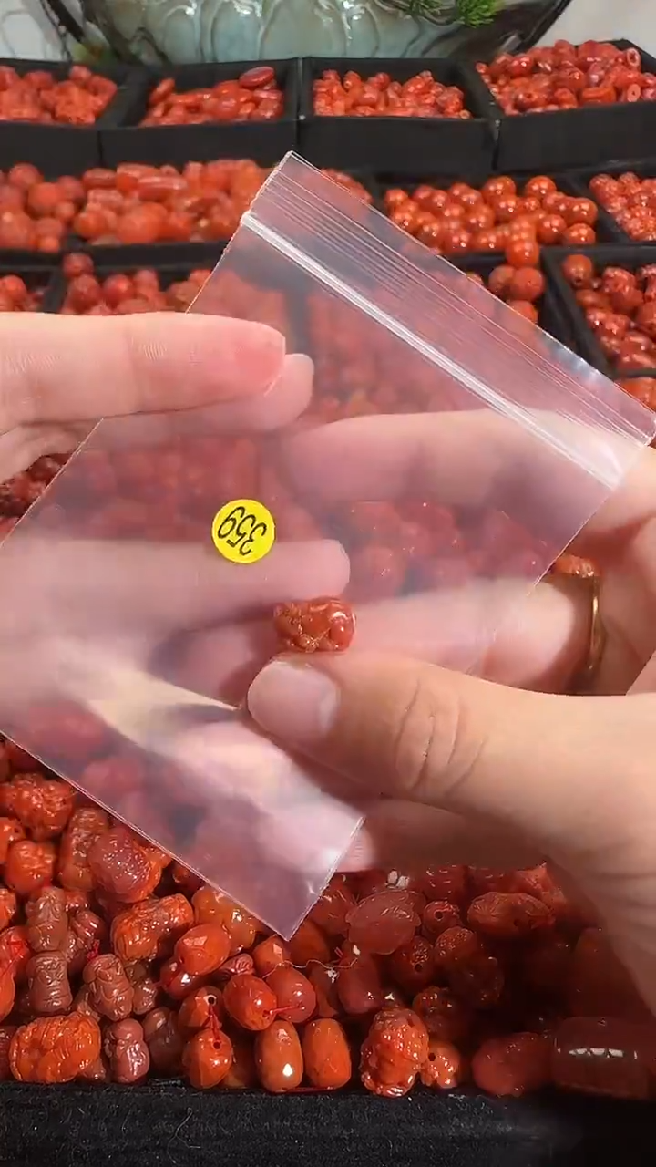 颈饰未镶嵌南红玛瑙1