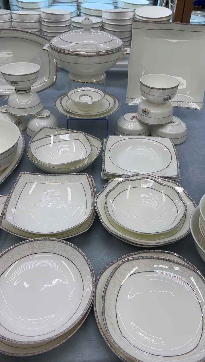 骨瓷玲珑8方4个  