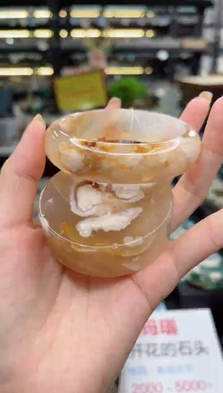 【闪购商品】石英质玉手镯未镶嵌59圈口（赠品镯心）1600174