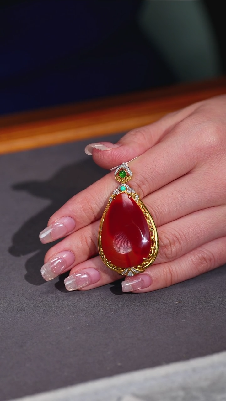 吊坠(不含链)18K金镶嵌南红玛瑙原矿D2-27