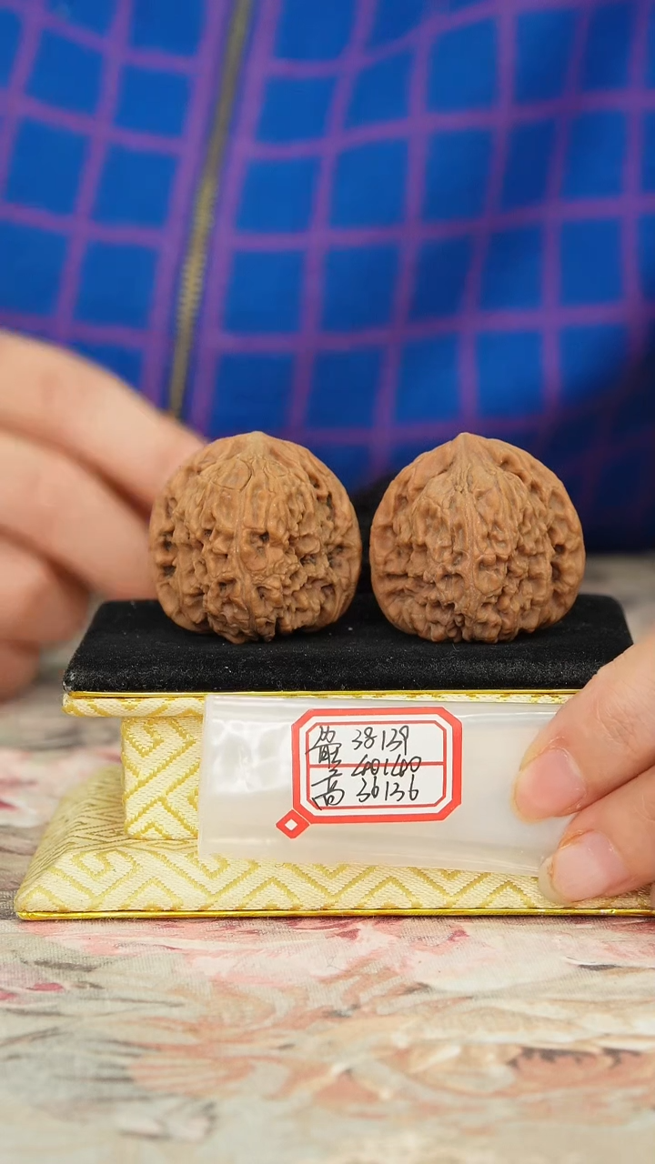 【闪购商品】文玩核桃把件赵喜满南将石