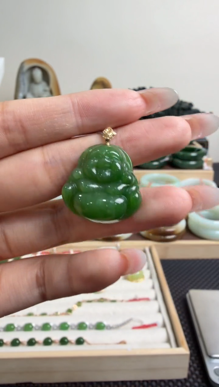 颈饰18K金镶嵌和田玉挂件