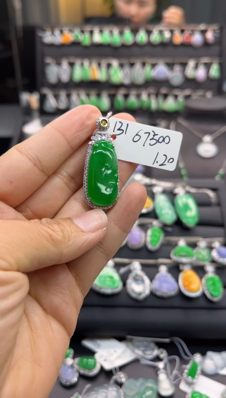 【闪购商品】翡翠吊坠(不含链)18K金镶嵌吊坠