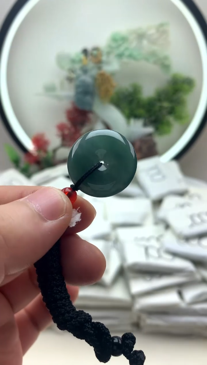 颈饰未镶嵌翡翠小平安扣