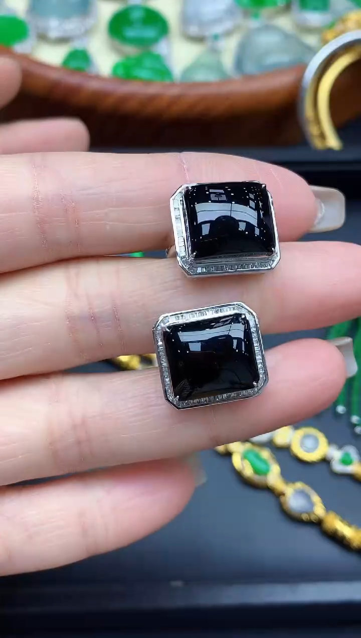 颈饰18K金镶嵌翡翠燕**茶614-定金6500总价16500