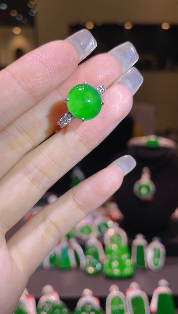 【闪购商品】翡翠吊坠(不含链)18K金镶嵌A71