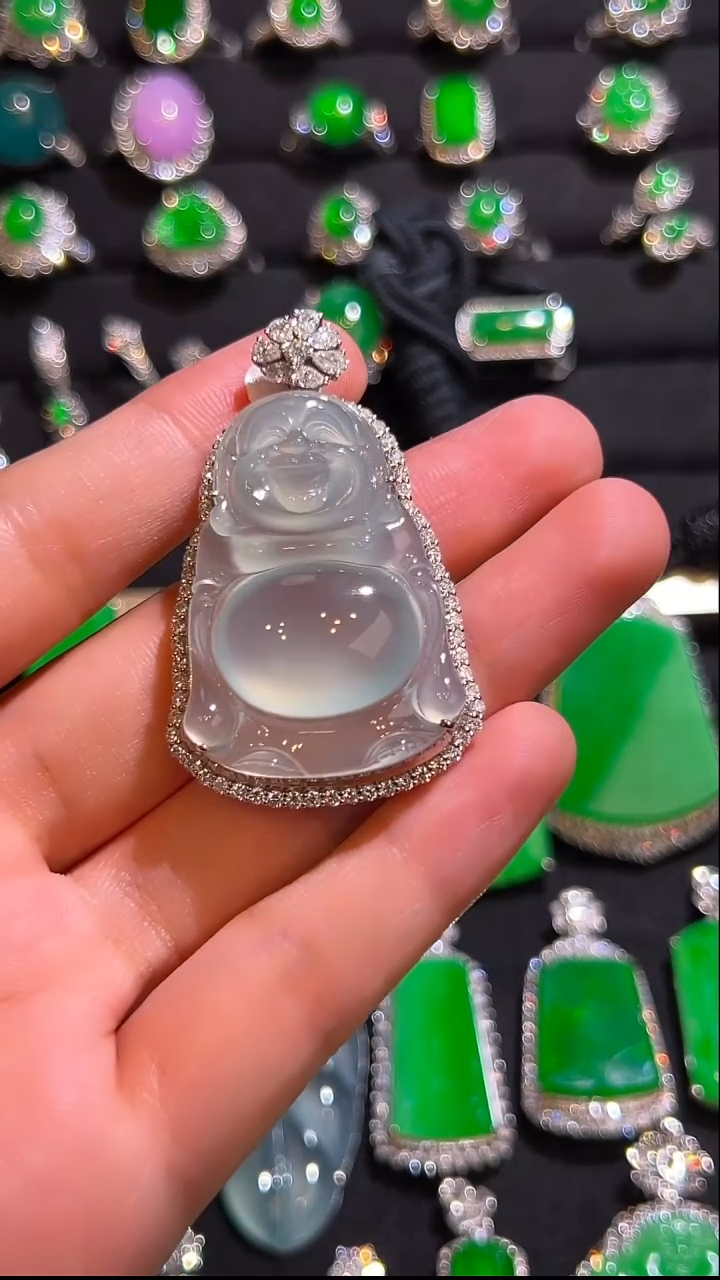 颈饰18K金镶嵌翡翠吊坠