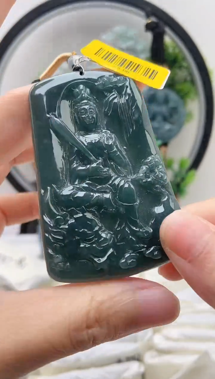 翡翠未镶嵌颈饰文殊
