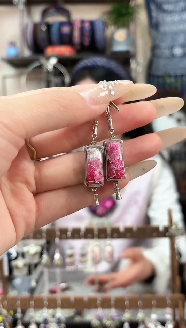 织绣民族风非遗老绣苗银饰品141*