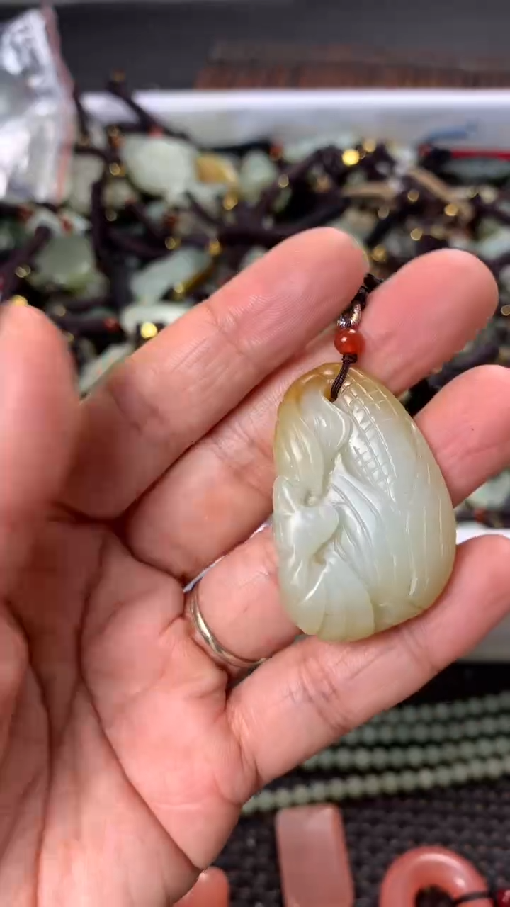 【闪购商品】和田玉颈饰未镶嵌多样性发货没有证书拍一发一有瑕