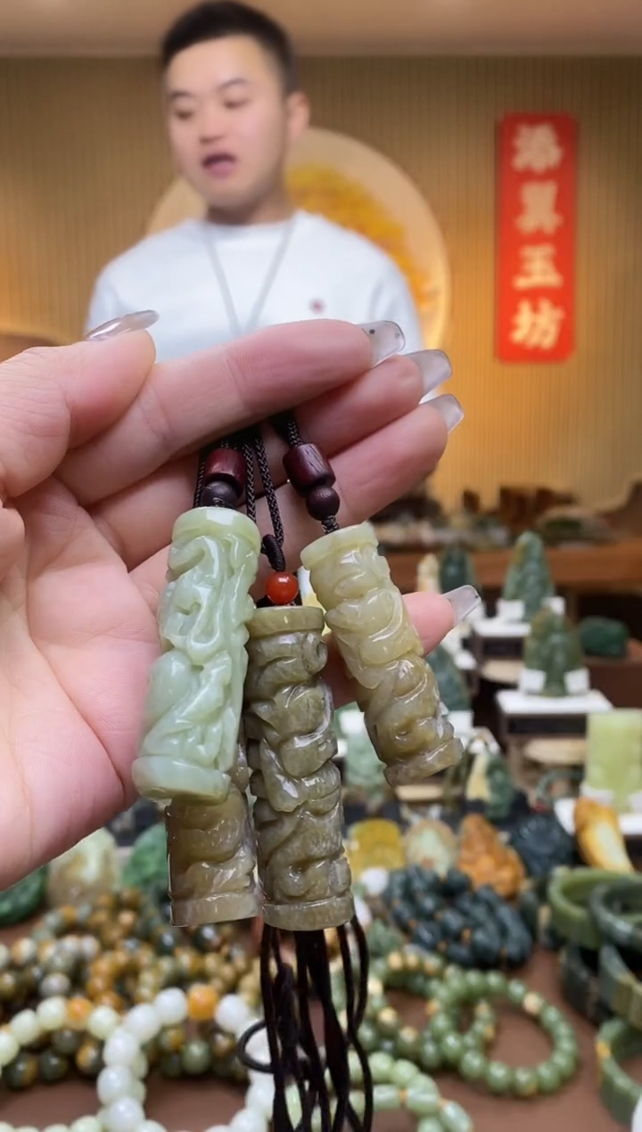 【闪购商品】岫岩老玉（透闪石质玉）吊坠未镶嵌多样性随机发一