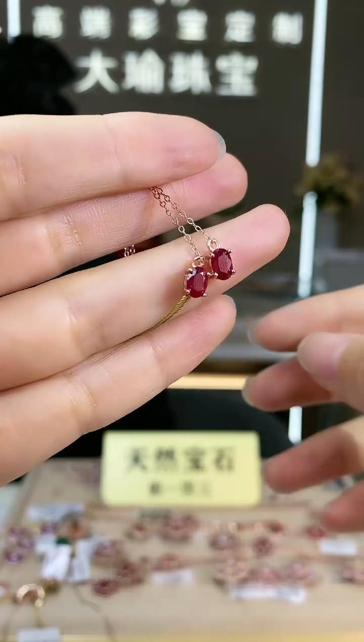 【闪购商品】红宝石耳饰银S925镶嵌耳饰