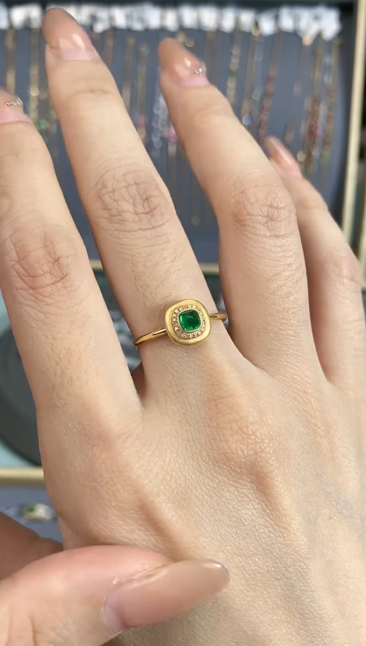 【闪购商品】祖母绿戒指18K金镶嵌戒指