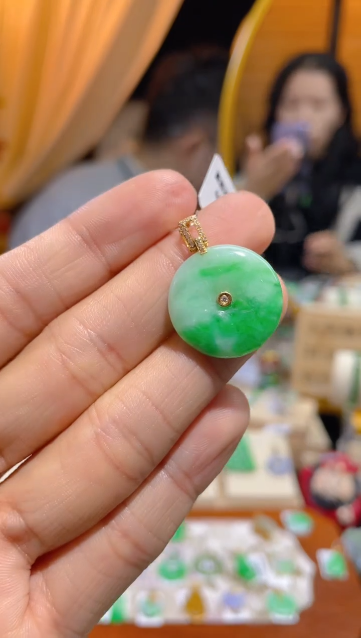 【闪购商品】翡翠颈饰18K金镶嵌假一赔三