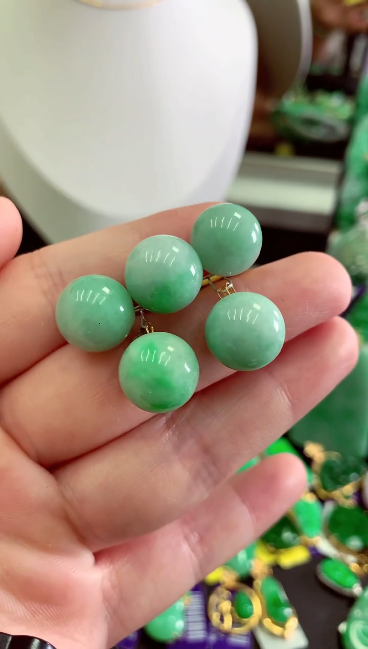 翡翠18K金镶嵌颈饰多样性发货其中一件