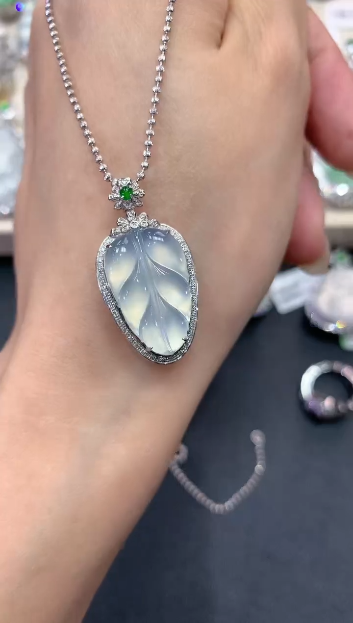 【闪购商品】翡翠吊坠(不含链)18K金镶嵌q65