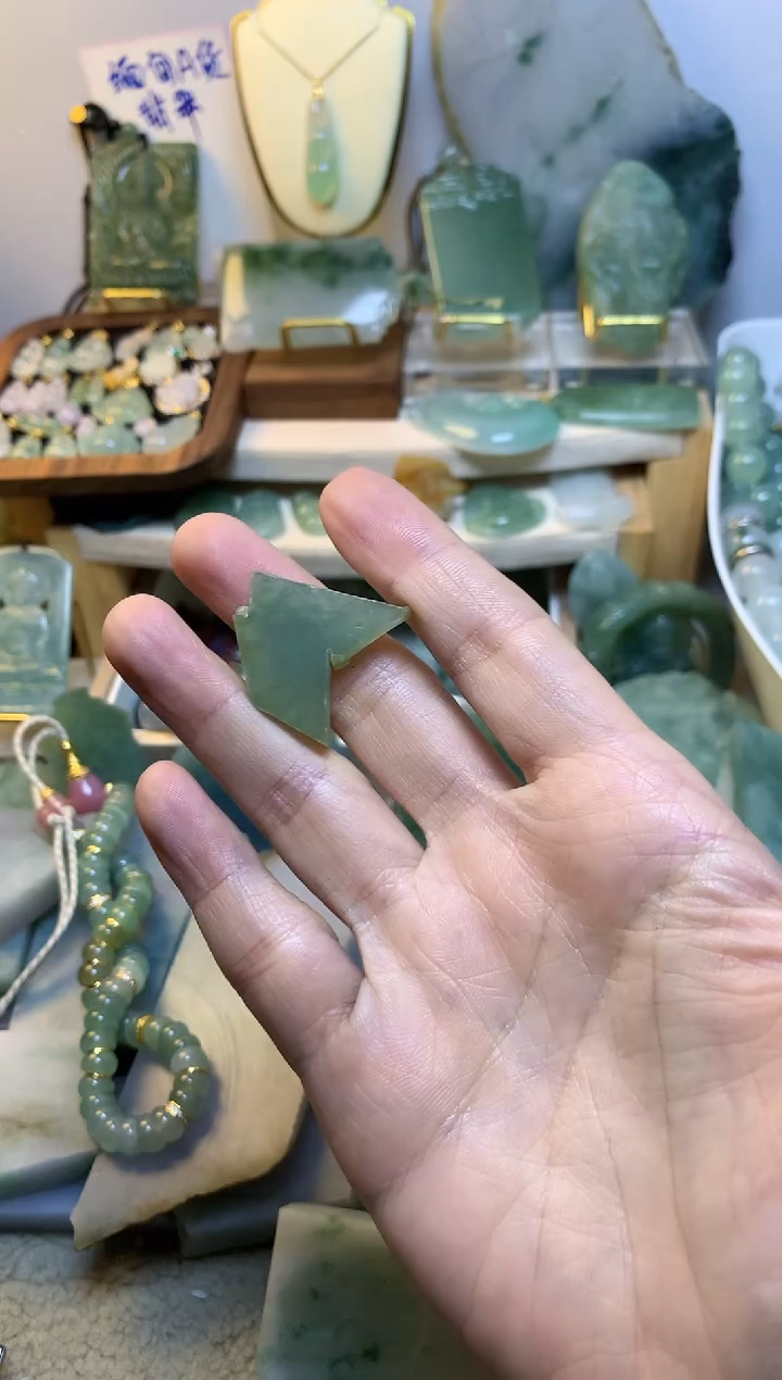 未镶嵌挂件翡翠诺缅甸A货翡翠，没有运费险 