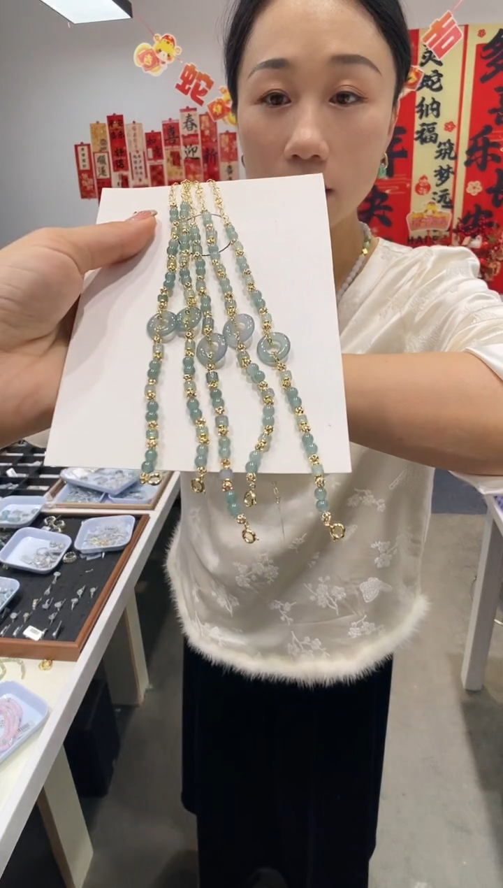 【闪购商品】翡翠吊坠(不含链)未镶嵌手串 多样性发其一