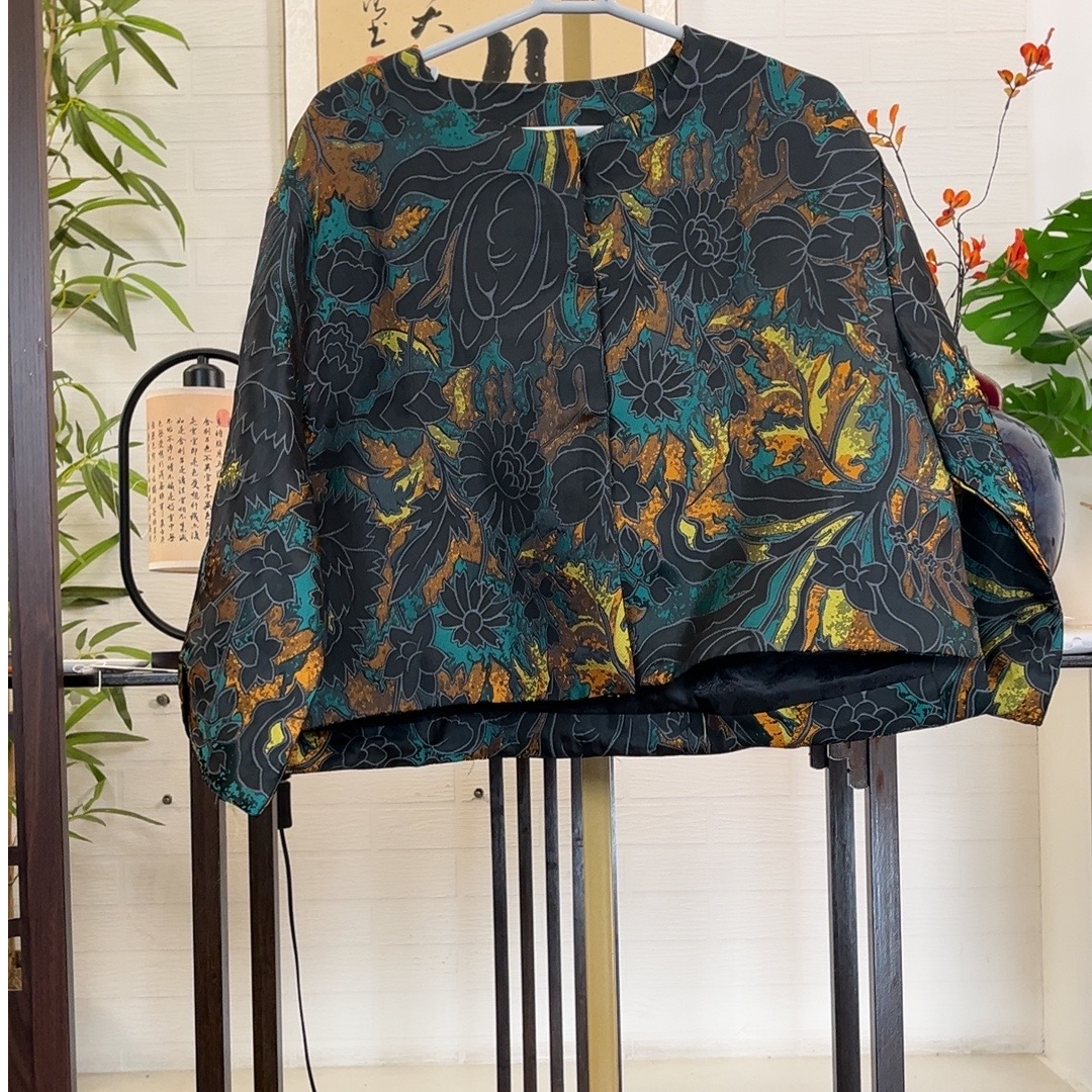 8225-蓝悠-花朵提花植物花卉开襟常规款休闲外套