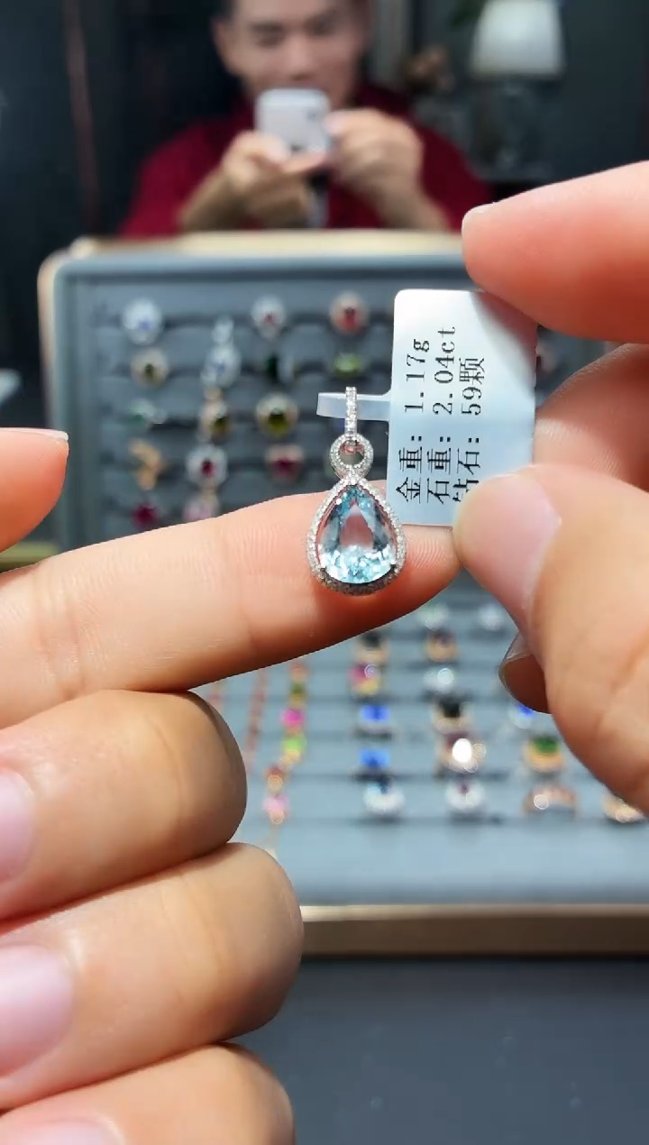 18K金镶嵌颈饰海蓝宝石2.04.