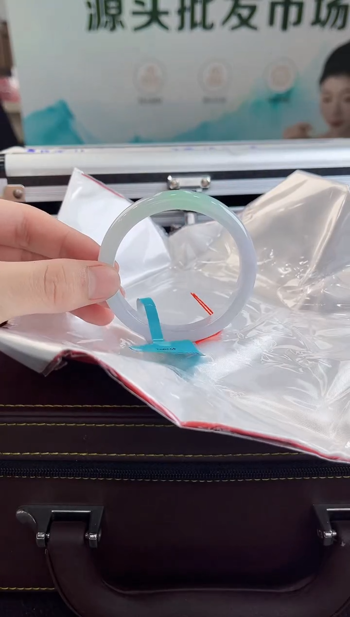 【闪购商品】翡翠手镯未镶嵌手镯